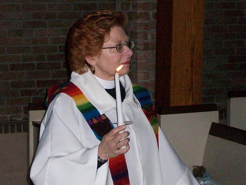 100_0208.JPG - Rev. Ellen Brauza "passing on the light"